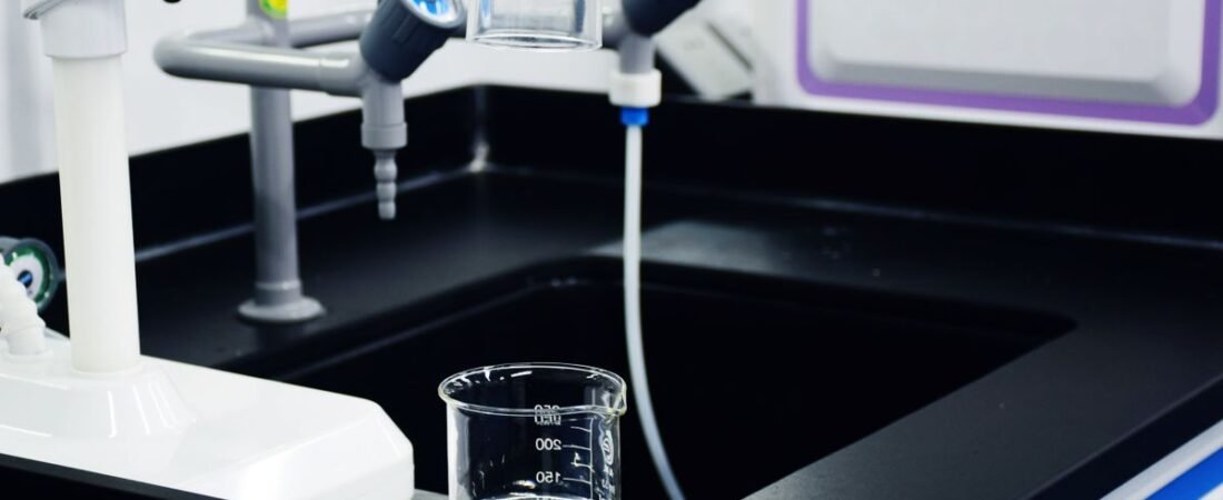 Best Hydroponic Nutrients for Beginners: Masterblend vs. Humboldt’s Secret (True Cost Breakdown)