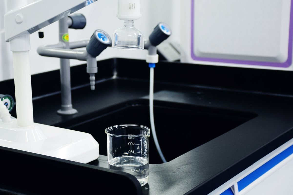 Best Hydroponic Nutrients for Beginners: Masterblend vs. Humboldt’s Secret (True Cost Breakdown)